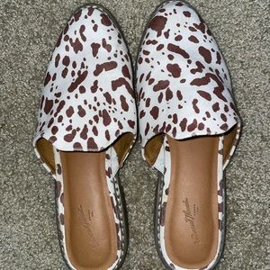 Universal Thread Cow Print Mules